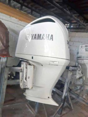 PAREJA YAMAHA FOUR STROKE 300HP