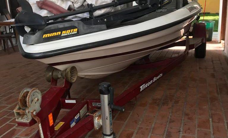 
								BOTE DE PESCA DEPORTIVA TRITON TR-186 19 full									