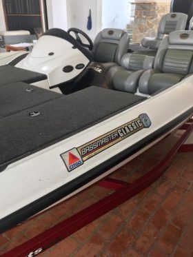 BOTE DE PESCA DEPORTIVA TRITON TR-186 19