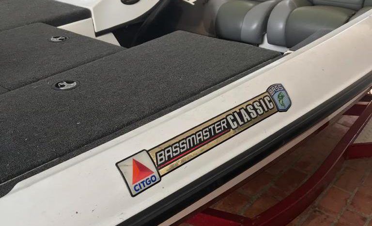 
								BOTE DE PESCA DEPORTIVA TRITON TR-186 19 full									