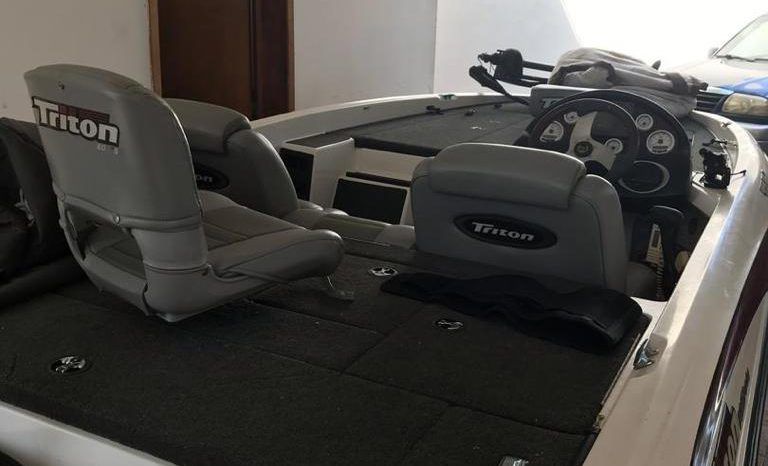 
								BOTE DE PESCA DEPORTIVA TRITON TR-186 19 full									