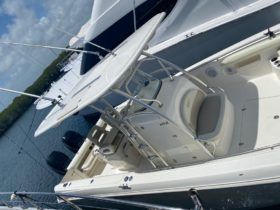 BOSTON WHALER 320 OUTRAGE 32