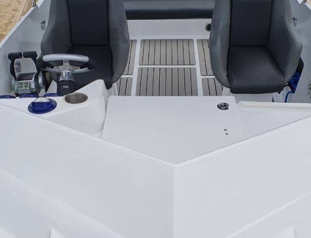 
								COMMANDER 28 full									