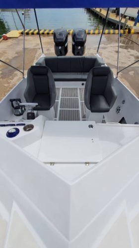 COMMANDER 28