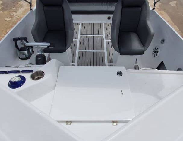 
								COMMANDER 28 full									