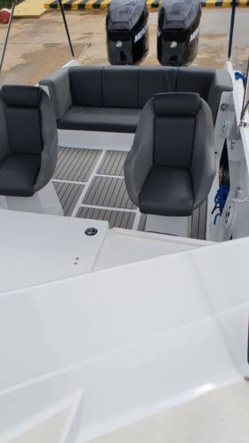 COMMANDER 28
