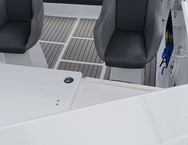 
								COMMANDER 28 full									