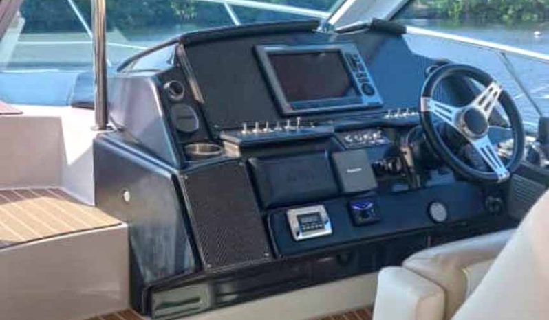 
								FOUR WINNS 43.5 full									