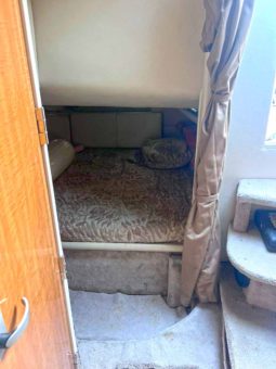
										REGAL COMMODORE 32 full									