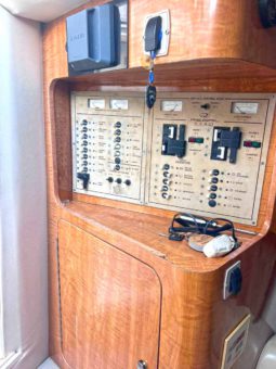 
										REGAL COMMODORE 32 full									