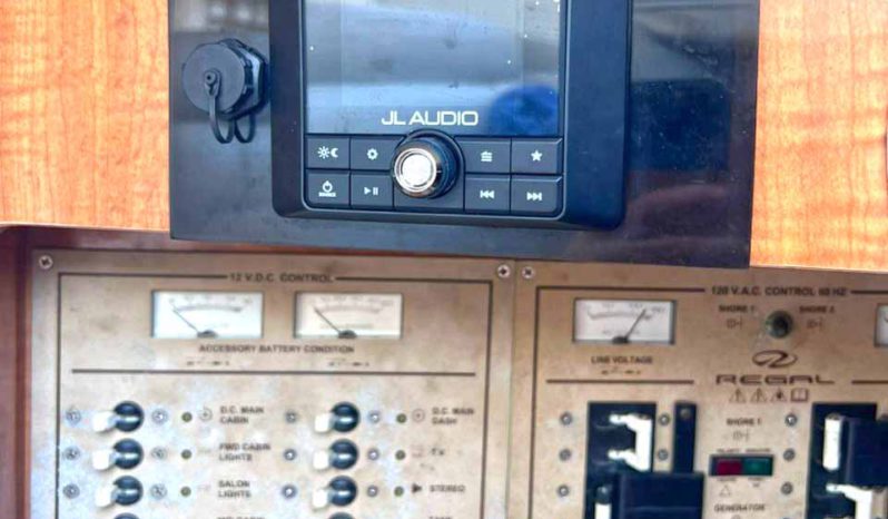 
								REGAL COMMODORE 32 full									