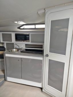 
										REGAL COMMODORE 33 full									