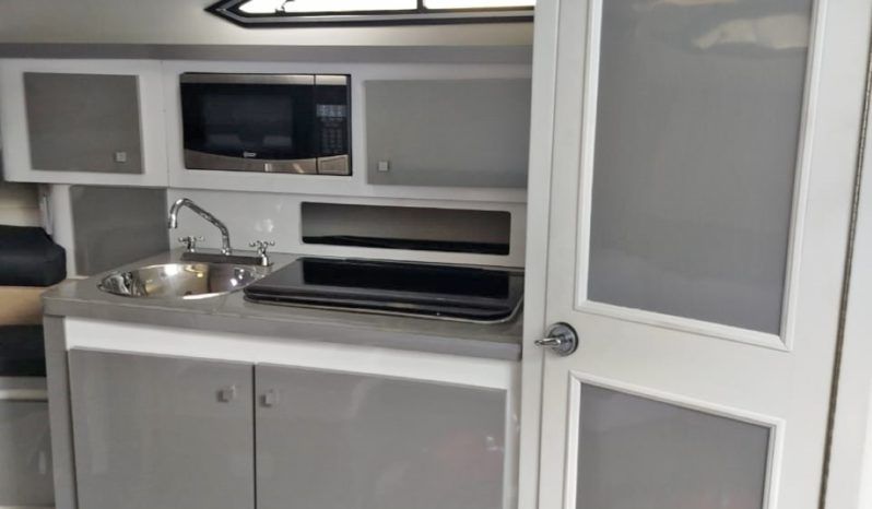 
								REGAL COMMODORE 33 full									