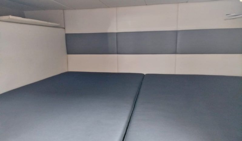 
								REGAL COMMODORE 33 full									