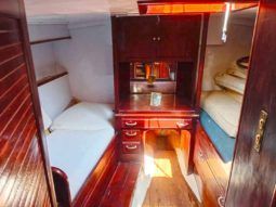 
										VELERO MOODY CARBINEER 46 full									