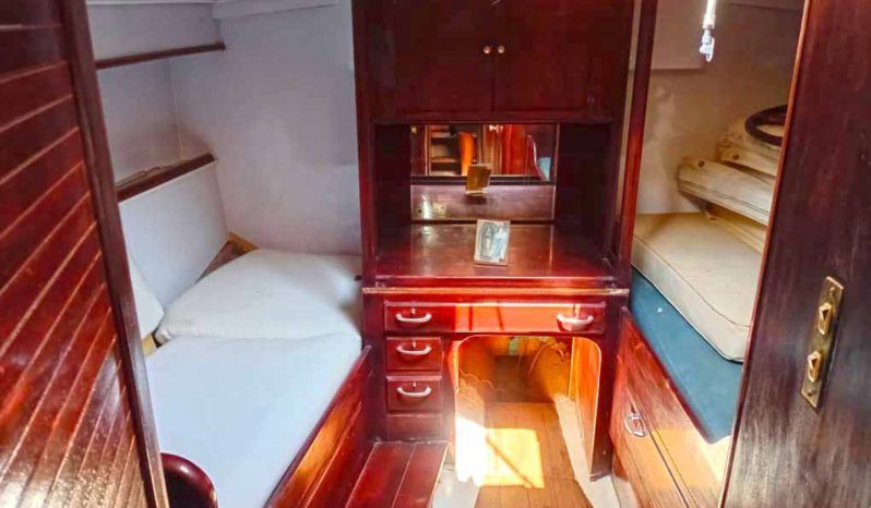 
								VELERO MOODY CARBINEER 46 full									