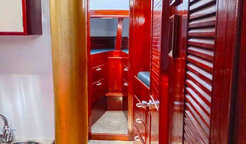 
								VELERO MOODY CARBINEER 46 full									