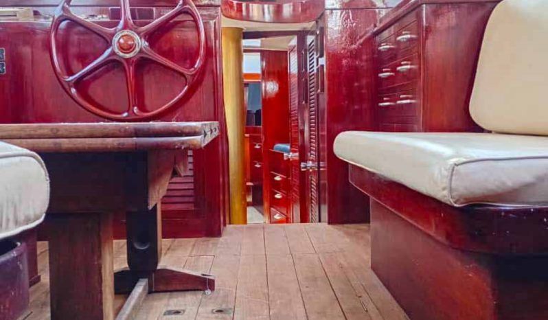 
								VELERO MOODY CARBINEER 46 full									